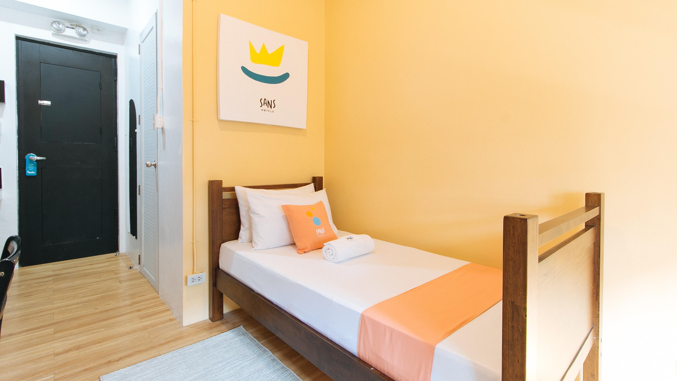 Sans Laperal Hotel 3*