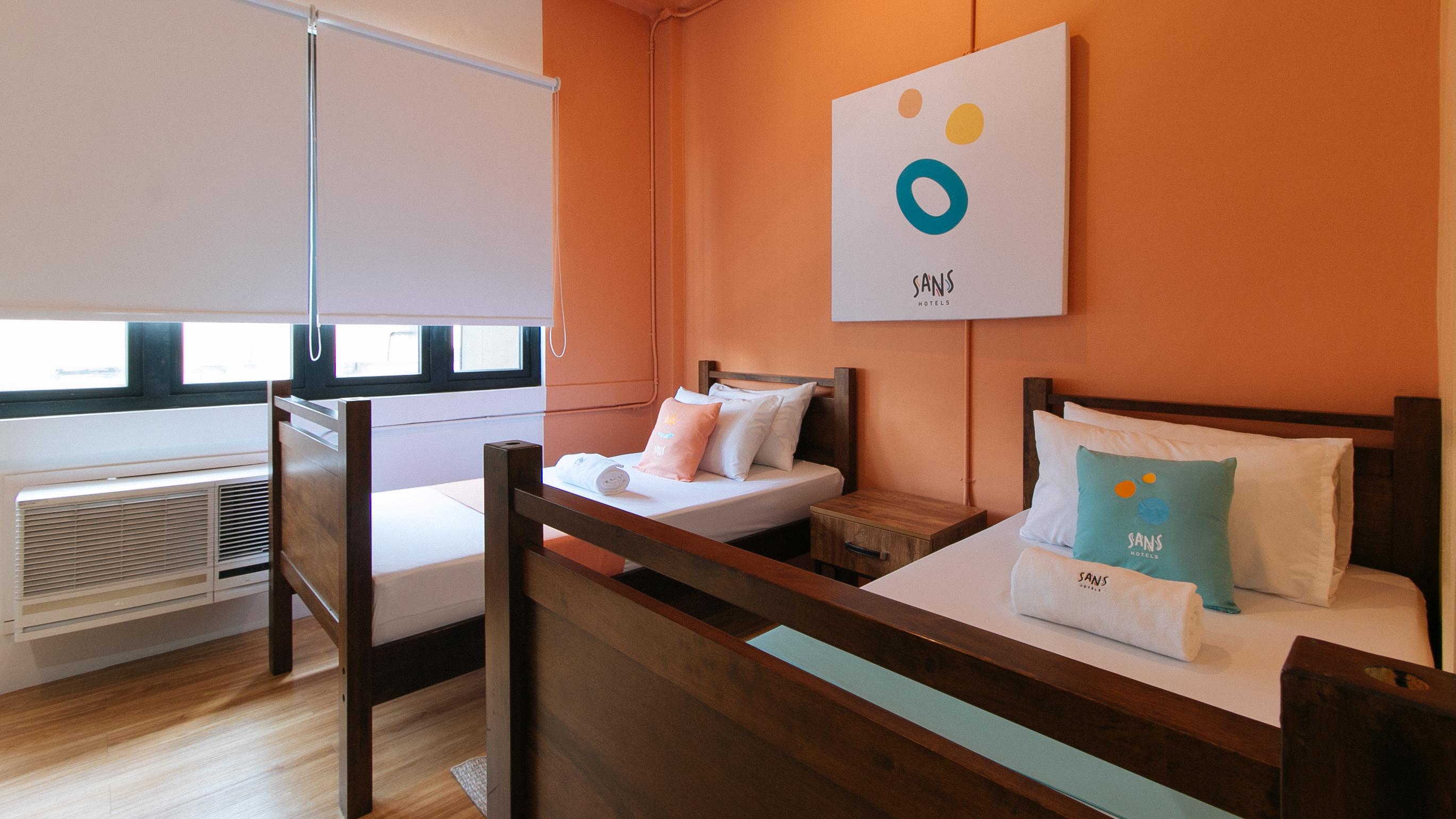 Sans Laperal Hotel 3*