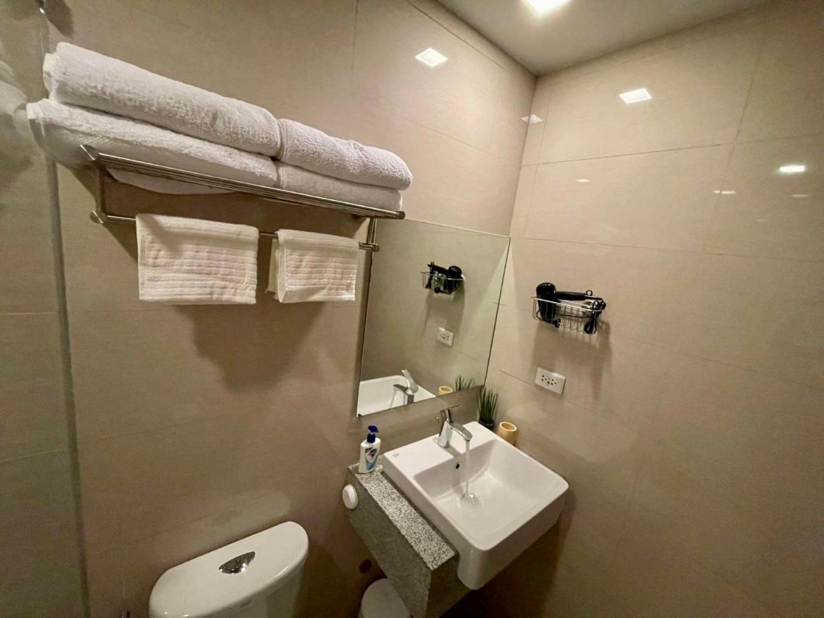 At Uptown Parksuites Ii Uptown Bgc * Manila