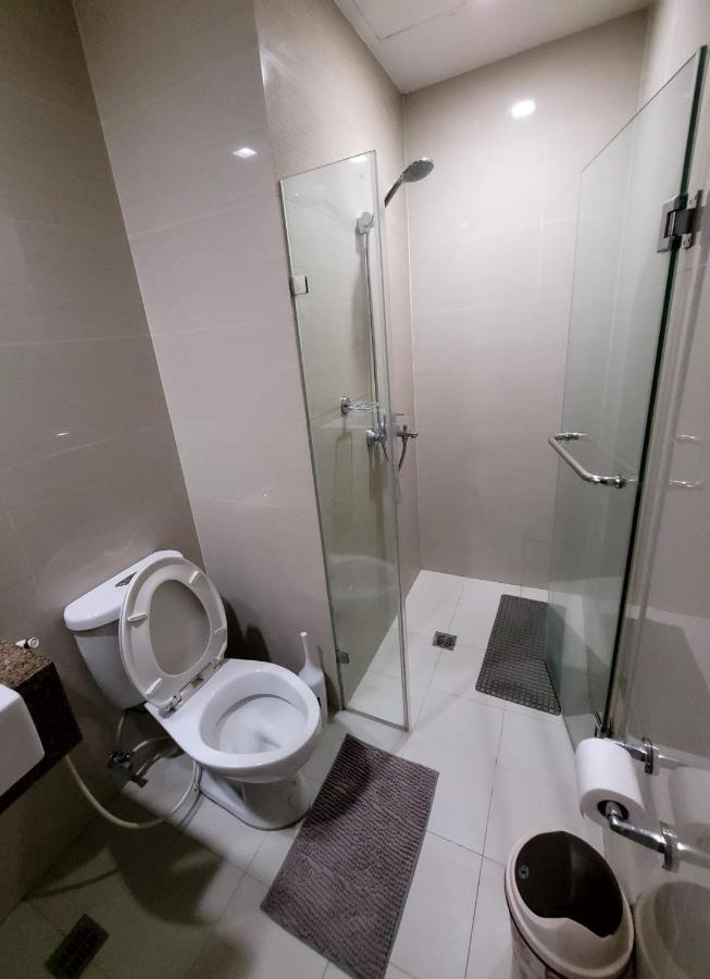 Aparthotel Andy's Place One Eastwood Tower 1