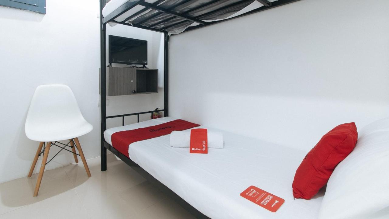 Hotel Reddoorz At Art Place Pinas *