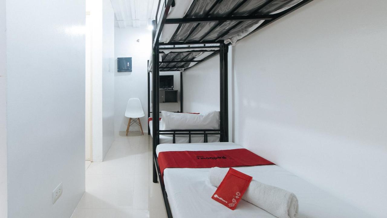 Reddoorz At Art Place Pinas Hotel *