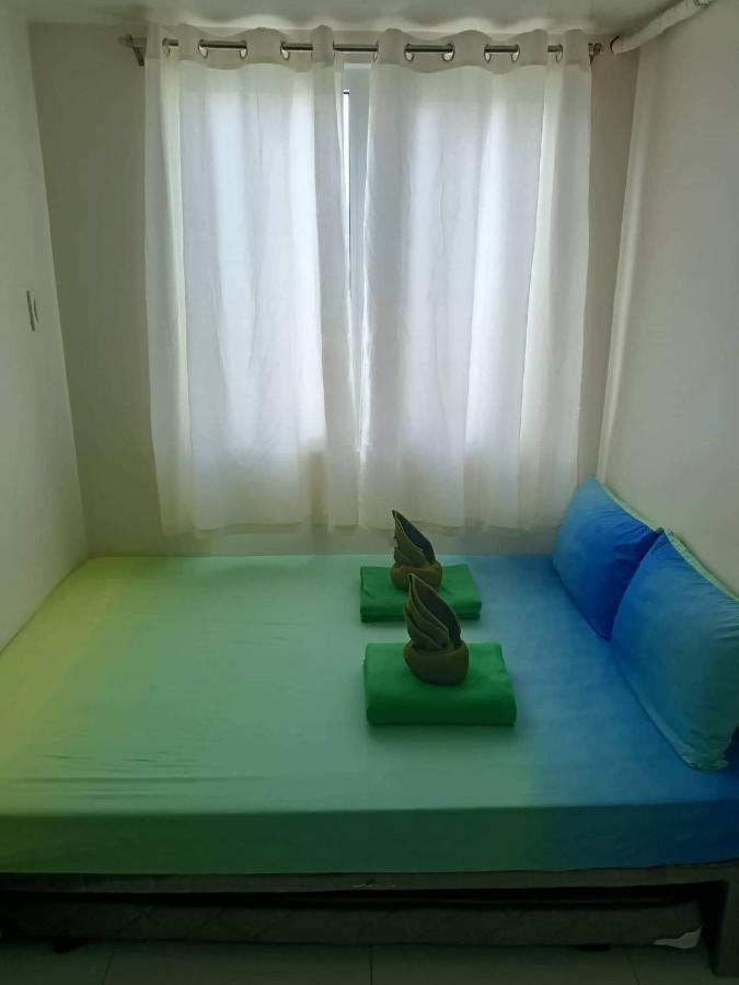 Stays At Residences 1 Studio Couples Bed With Complimentary Breakfast For 2 Manila