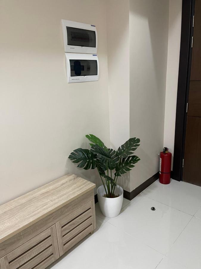 1 Bedroom Uptown Parksuites Bgc, High Floor, Morning Sun * Manila