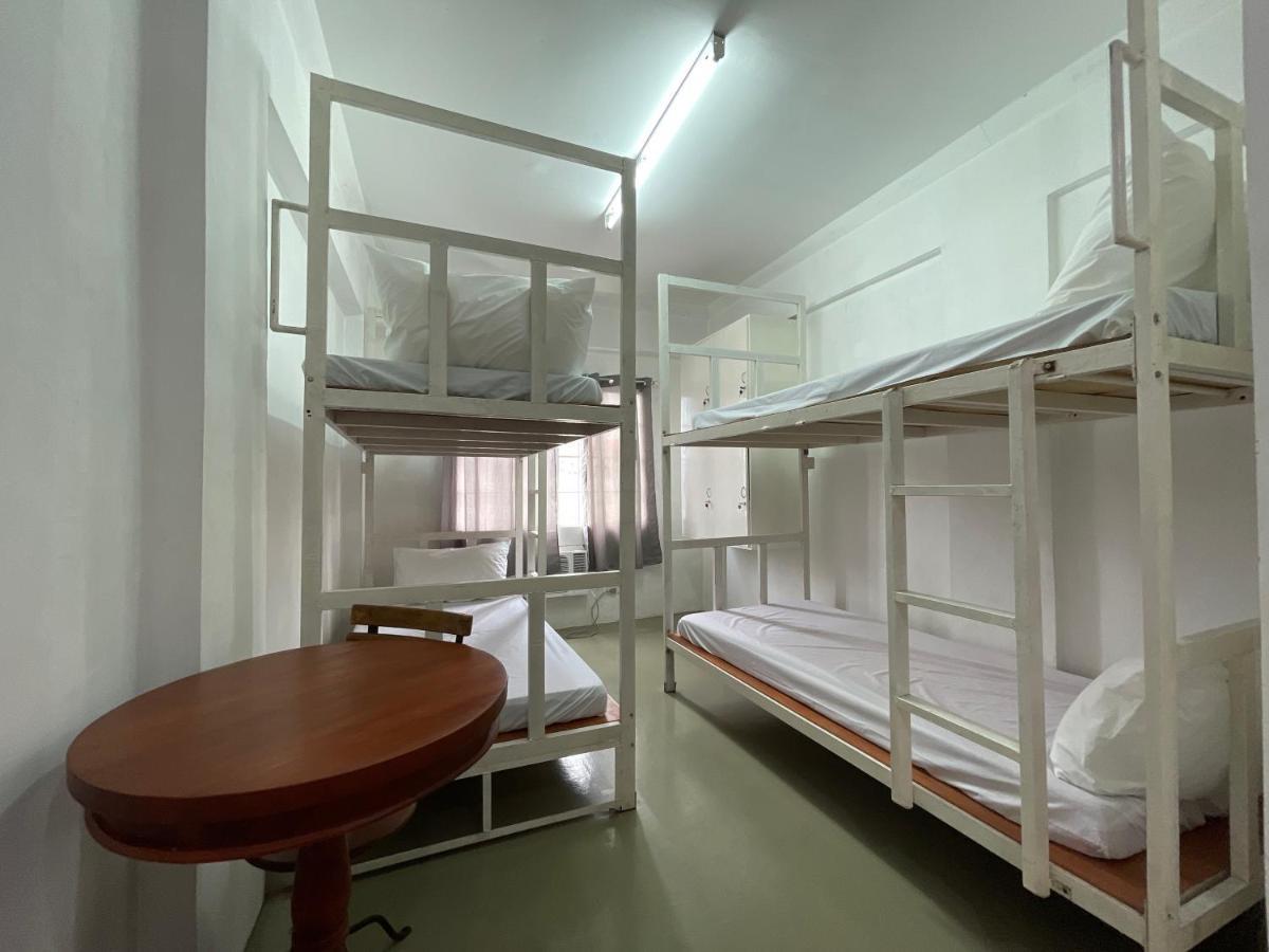 Hostel Lawton Residences Powered By Cocotel Manila