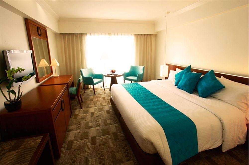 Manila Pavilion Hotel And Casino 4* Manila