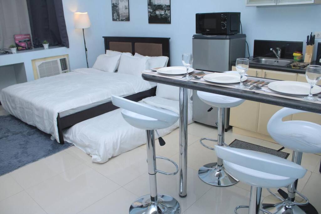 A2j Executive Near Venice Mall Bgc *