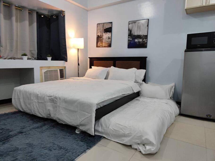 Apartment A2j Executive Near Venice Mall Bgc *