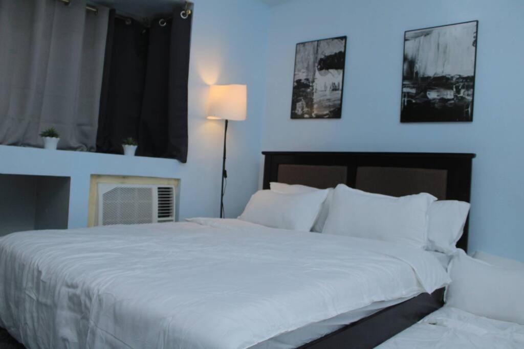 Apartment A2j Executive Near Venice Mall Bgc *