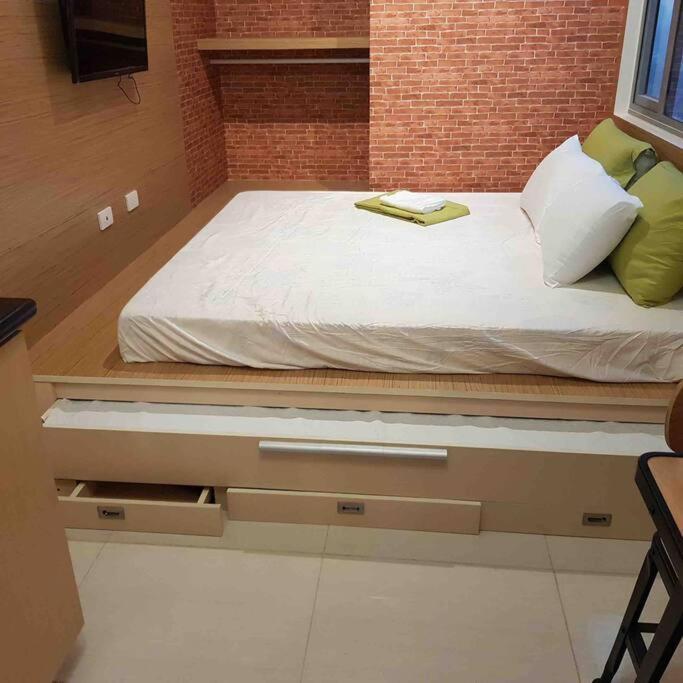 Grass Residences Condotel Apartelle Staycation Qc Apartment *