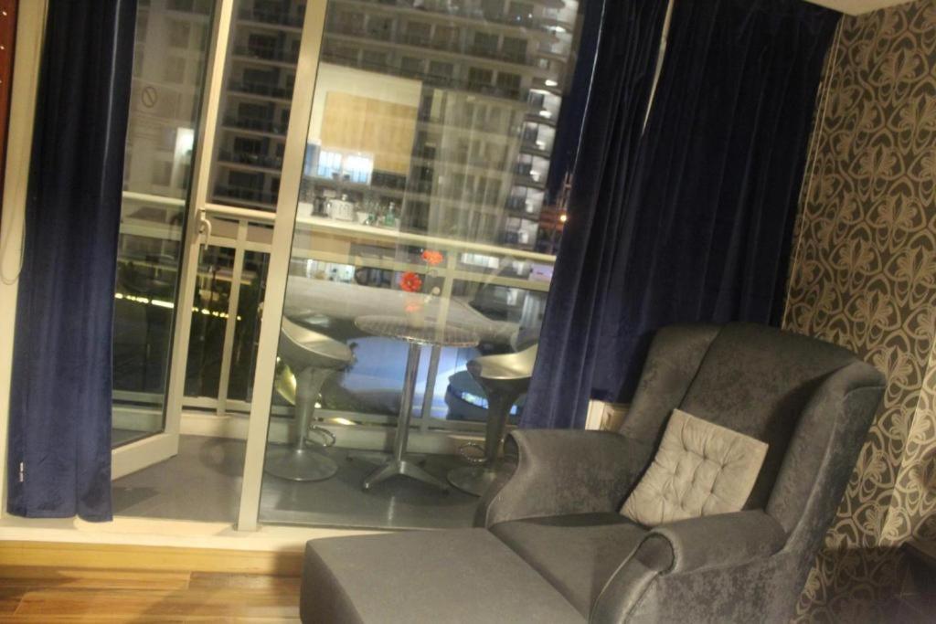 Apartment Azure C5 Man-made Balcony Multiple Units Manila