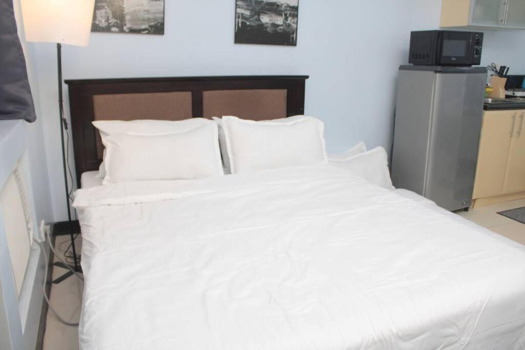 A2j Executive Near Venice Mall Bgc * Manila