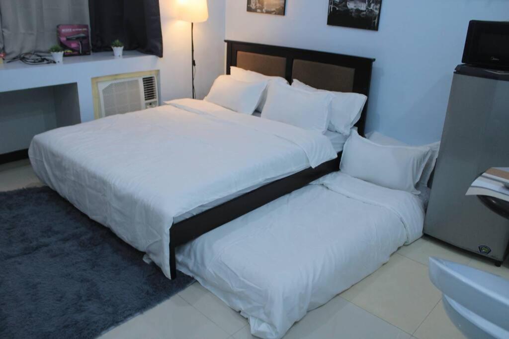Apartment A2j Executive Near Venice Mall Bgc