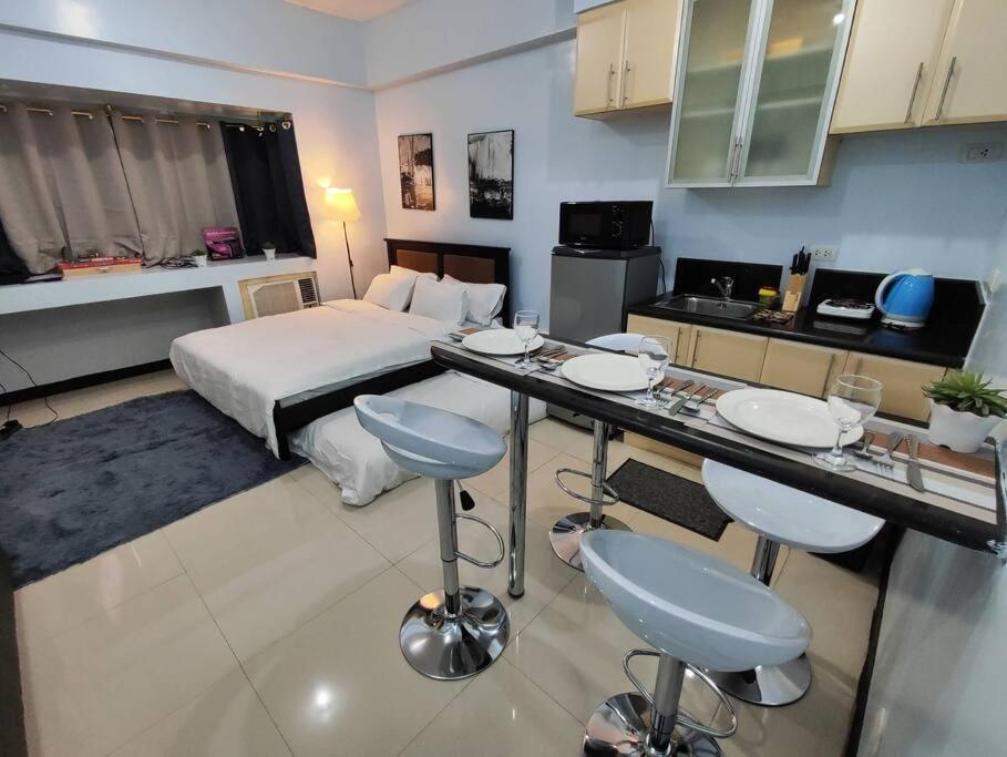 A2j Executive Near Venice Mall Bgc * Manila