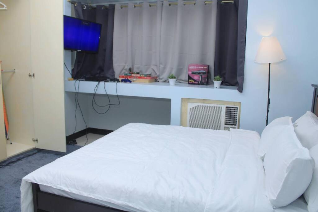 A2j Executive Near Venice Mall Bgc *