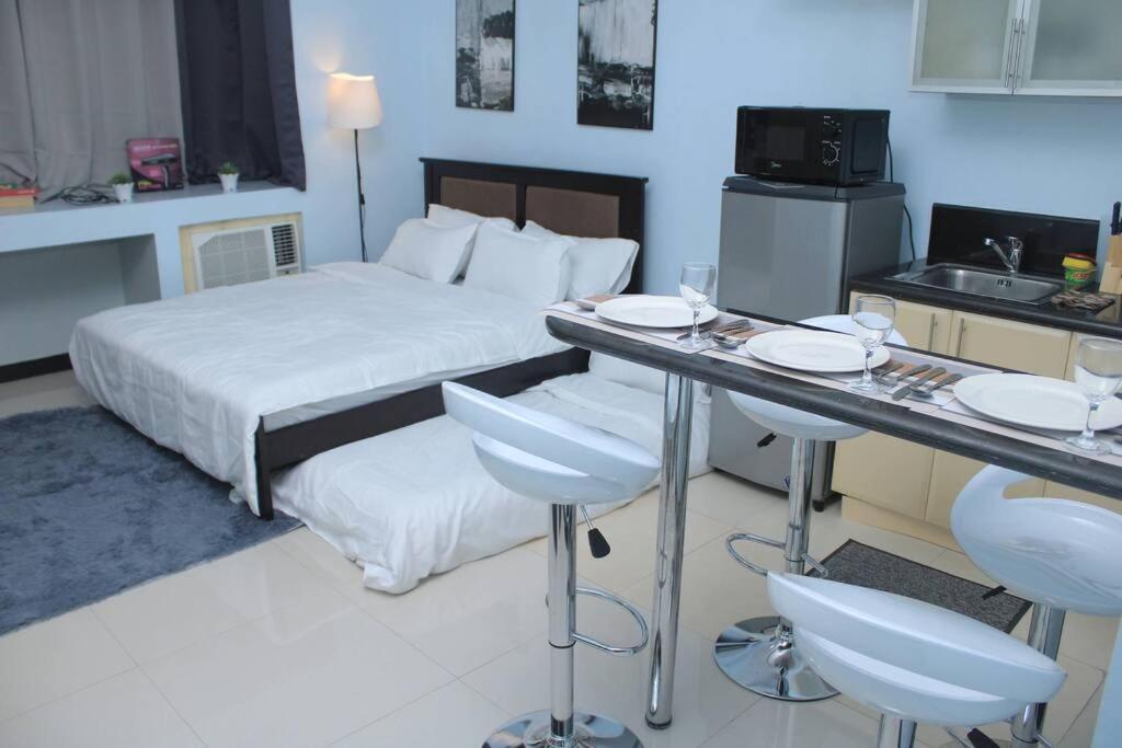 A2j Executive Near Venice Mall Bgc * Manila