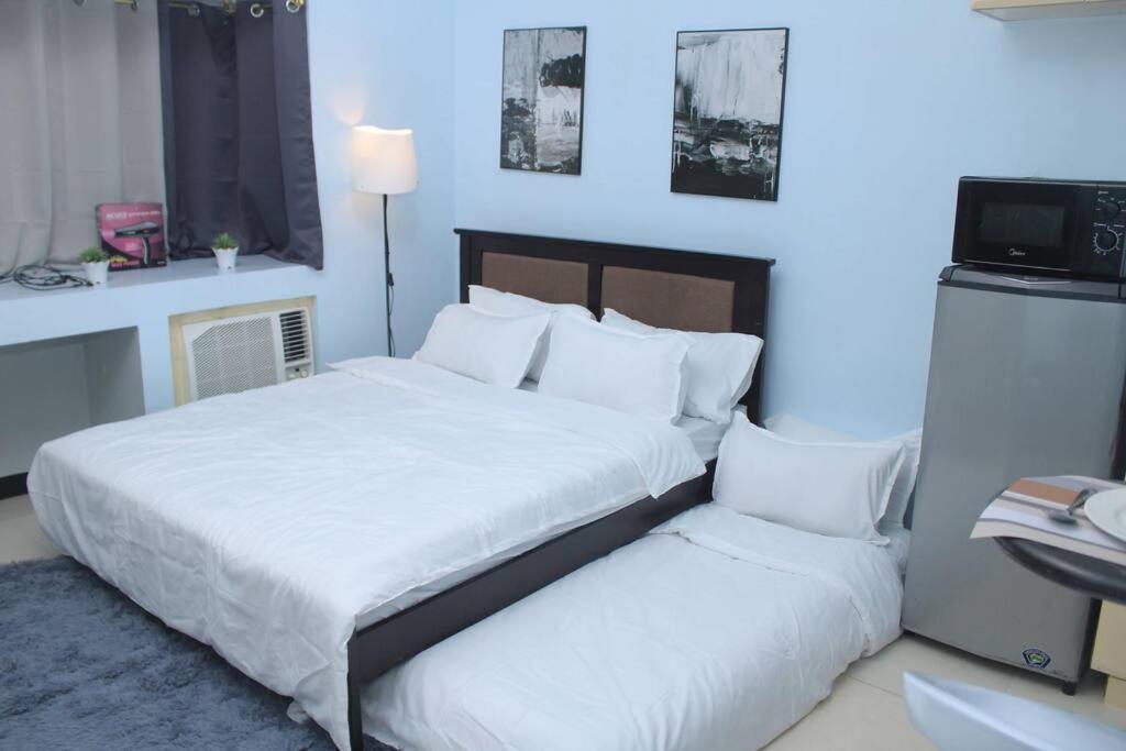 A2j Executive Near Venice Mall Bgc Apartment