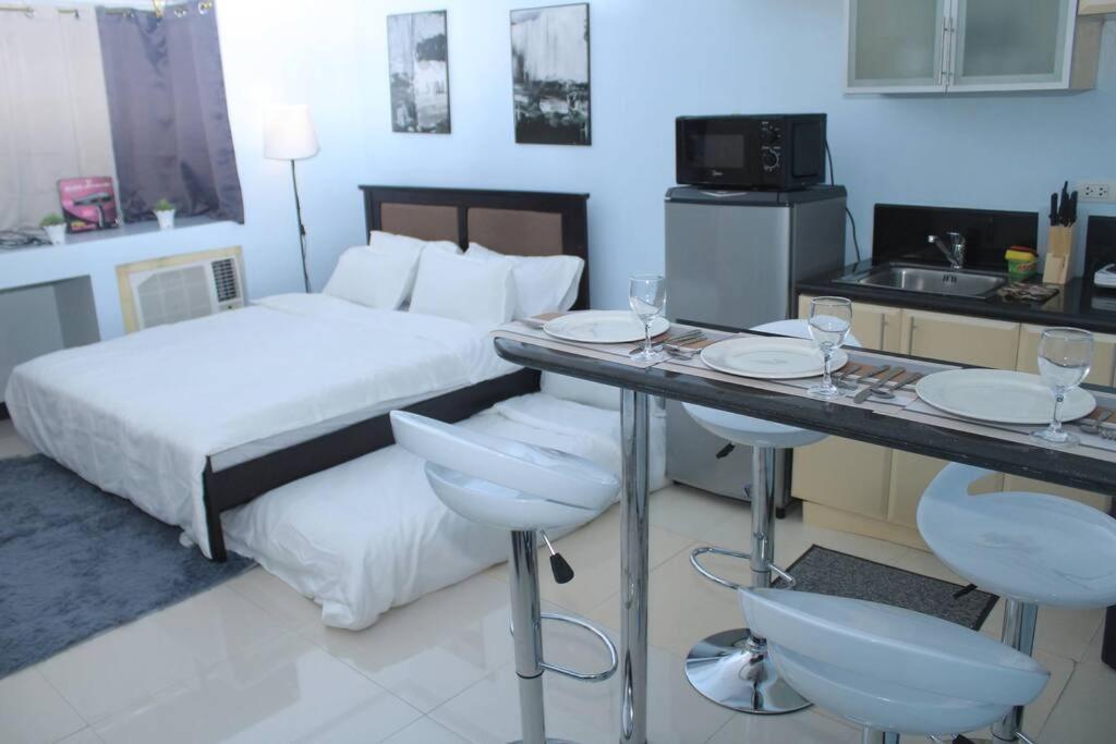 A2j Executive Near Venice Mall Bgc Apartment Manila