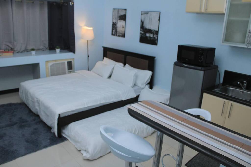 A2j Executive Near Venice Mall Bgc * Manila
