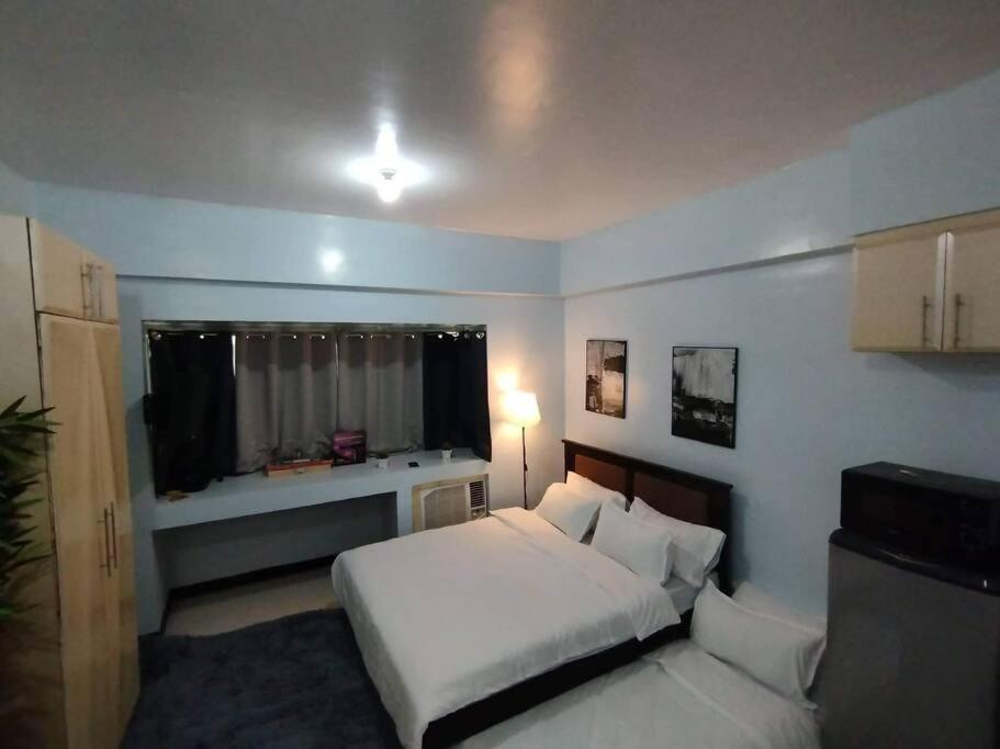A2j Executive Near Venice Mall Bgc Apartment *