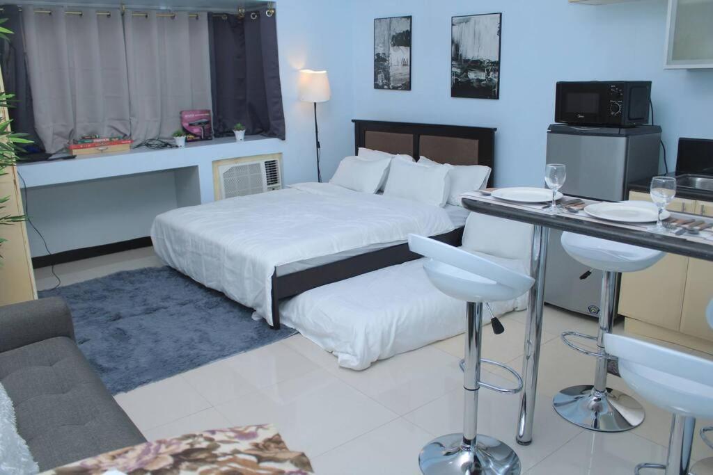 Apartment A2j Executive Near Venice Mall Bgc