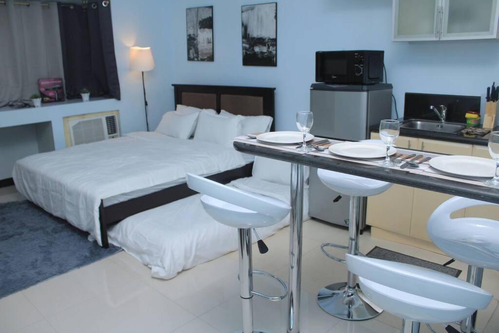 A2j Executive Near Venice Mall Bgc * Manila
