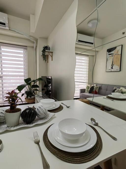 Happirest Cozy Crib Apartment Manila