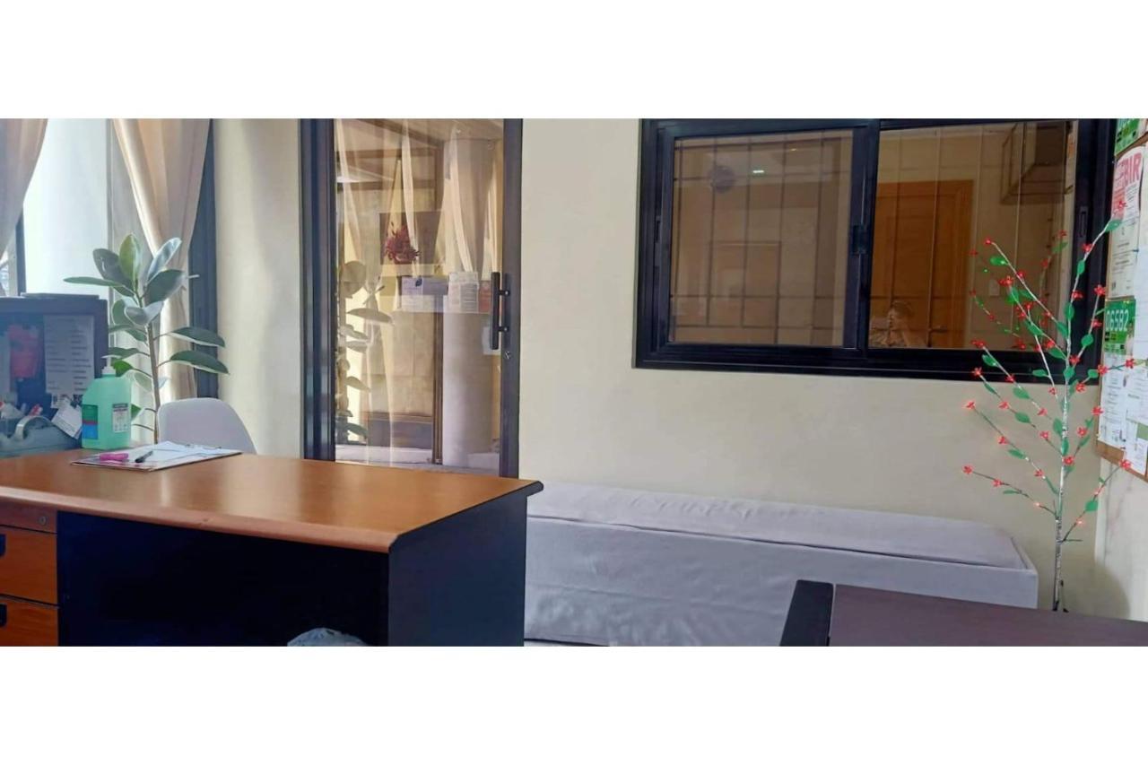 Oyo 908 Silverio Suites