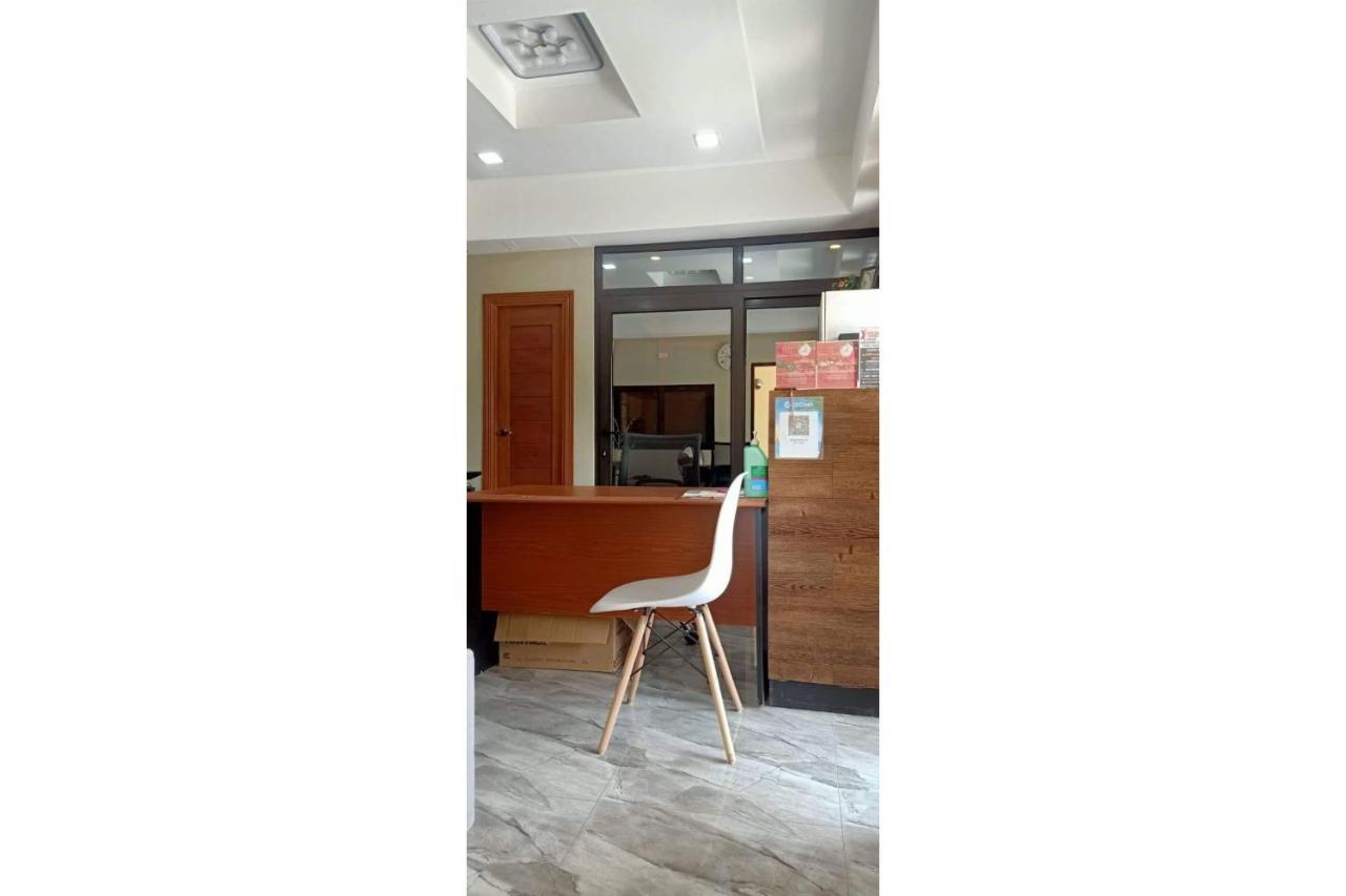 Oyo 908 Silverio Suites
