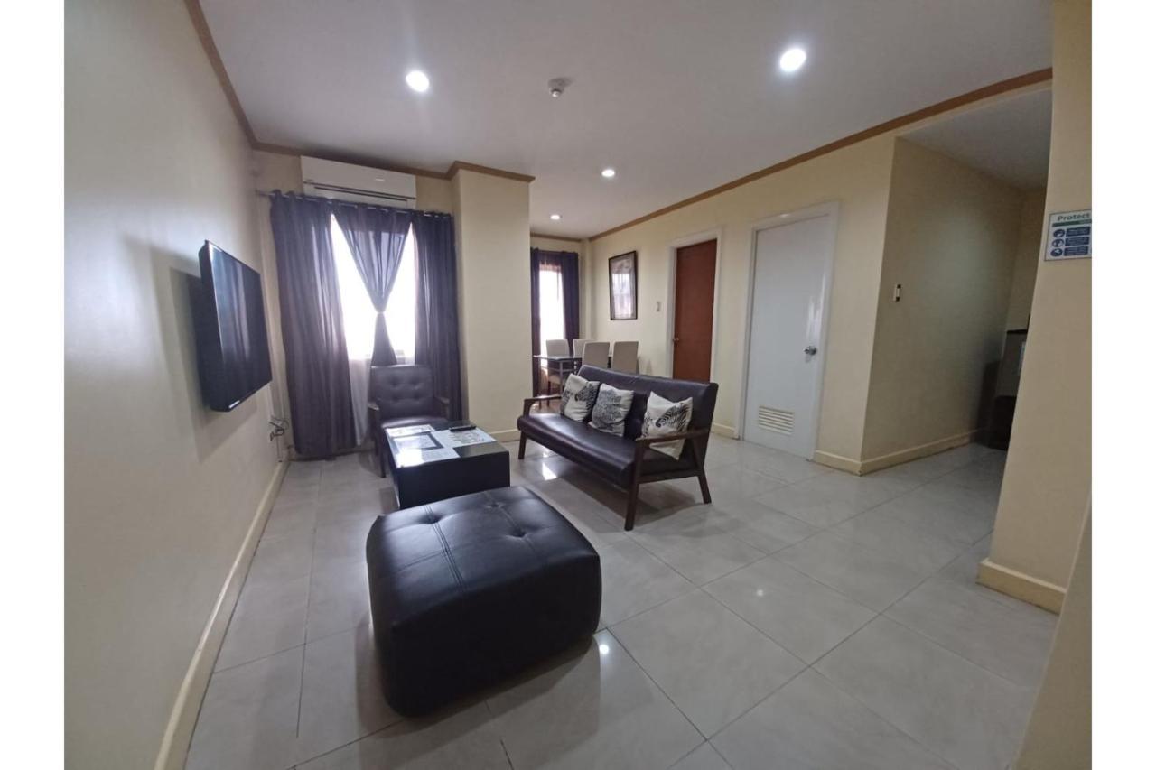 Oyo 908 Silverio Suites Hotel