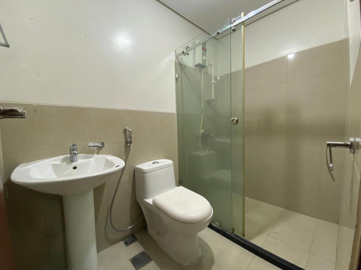 Apartment Family Size Staycation In Makati With New Year's Firework Balcony View Manila