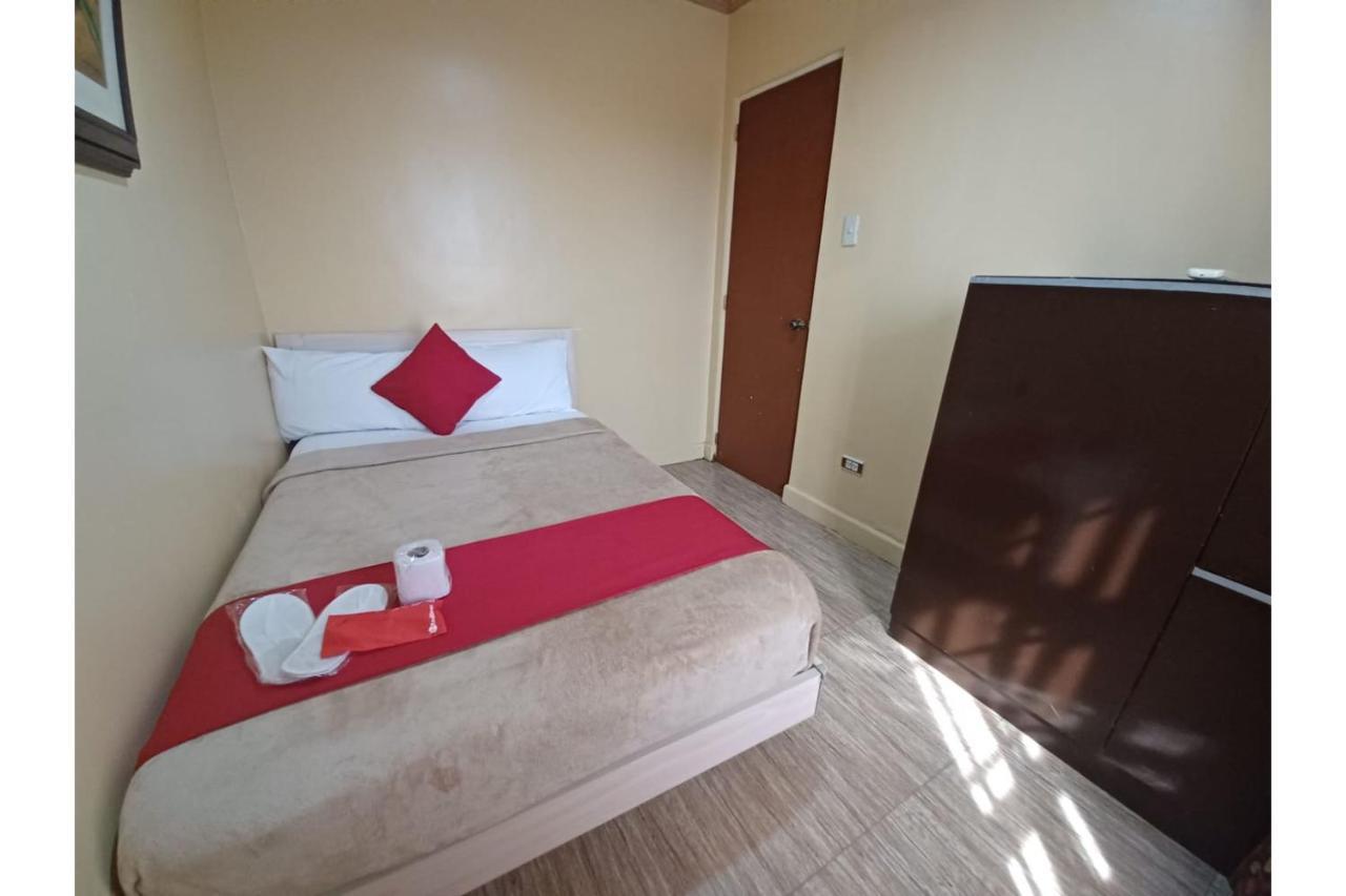 Hotel Oyo 908 Silverio Suites Manila
