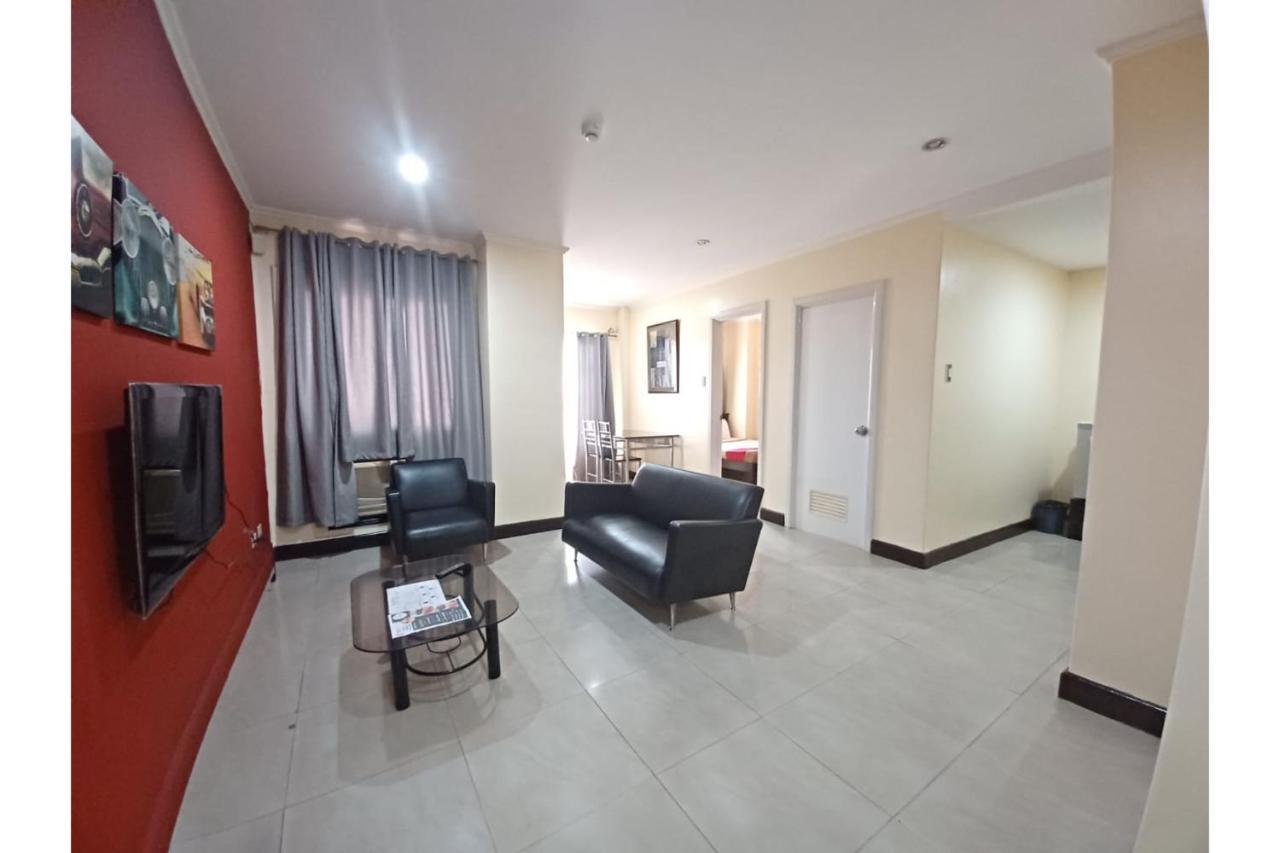 Oyo 908 Silverio Suites 2*