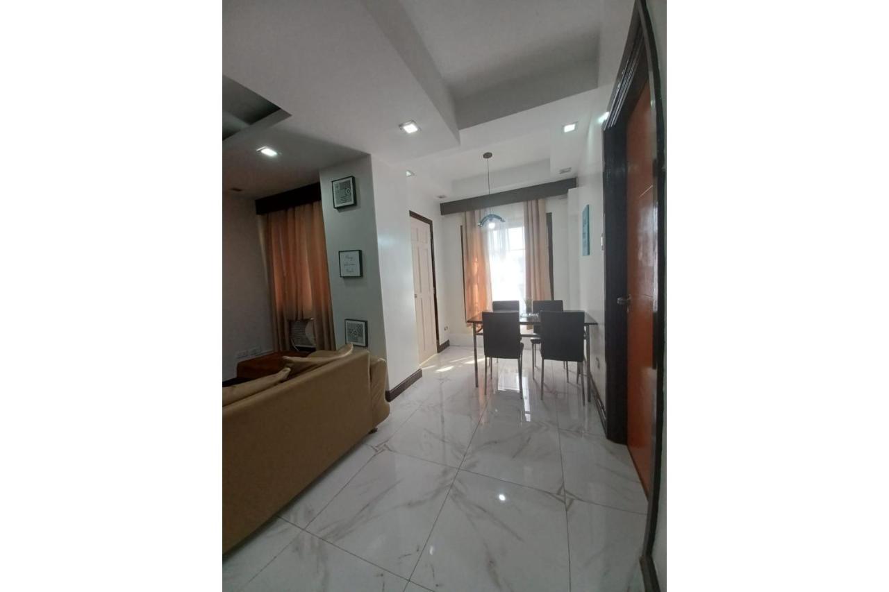 Oyo 908 Silverio Suites Hotel Manila