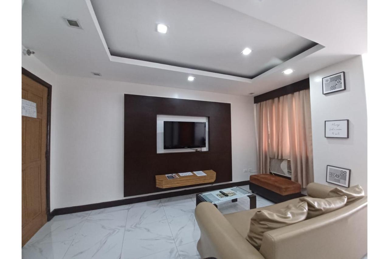Oyo 908 Silverio Suites 2* Manila