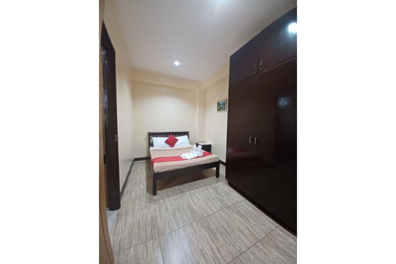 Oyo 908 Silverio Suites Hotel