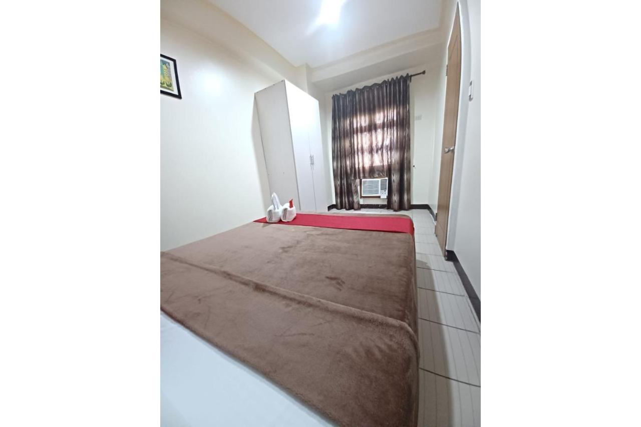Hotel Oyo 908 Silverio Suites Manila