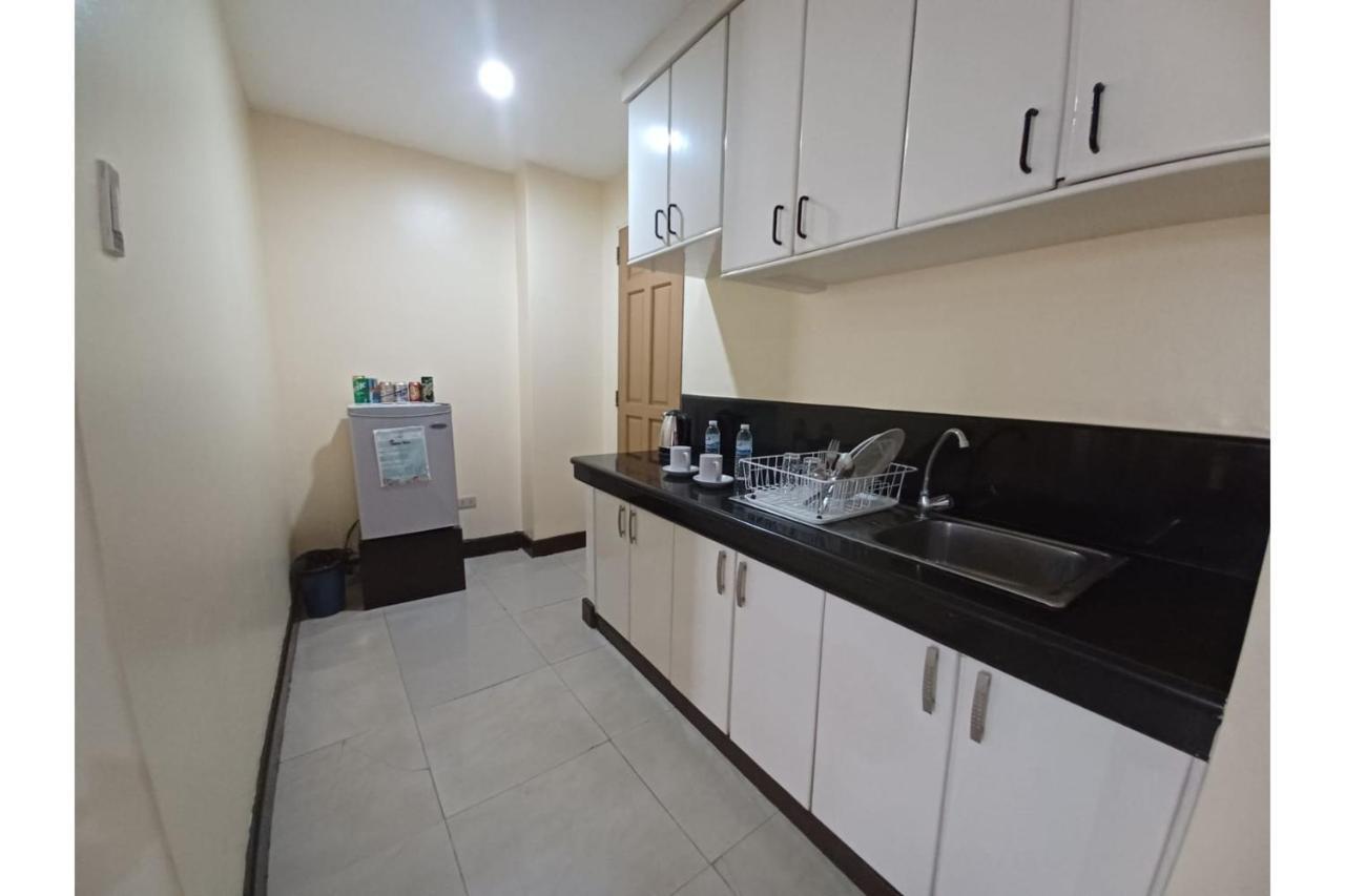 Oyo 908 Silverio Suites 2*