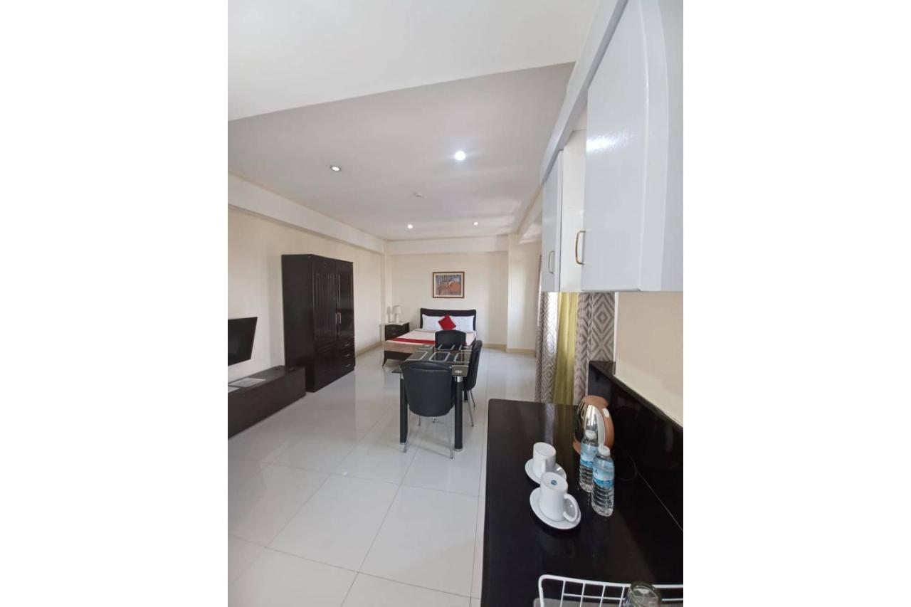 Oyo 908 Silverio Suites