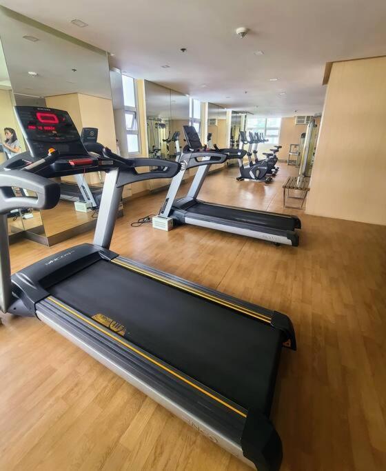 House Of B&y At 101 Newport Across Naia T3 Apartment *