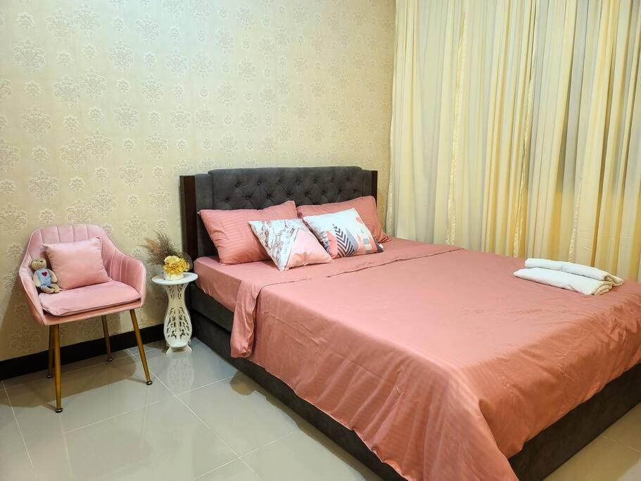 House Of B&y At 101 Newport Across Naia T3 Apartment