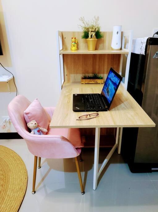 House Of B&y At 101 Newport Across Naia T3 Apartment
