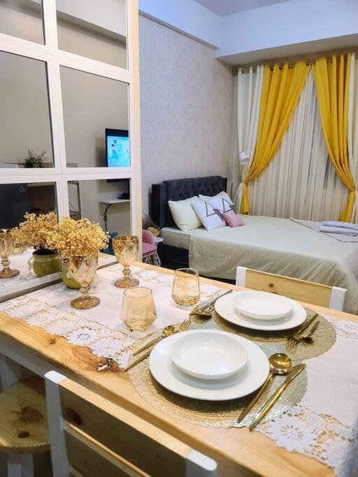 Apartment House Of B&y At 101 Newport Across Naia T3