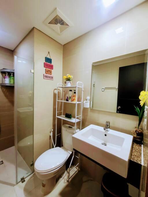 House Of B&y At 101 Newport Across Naia T3 Apartment *