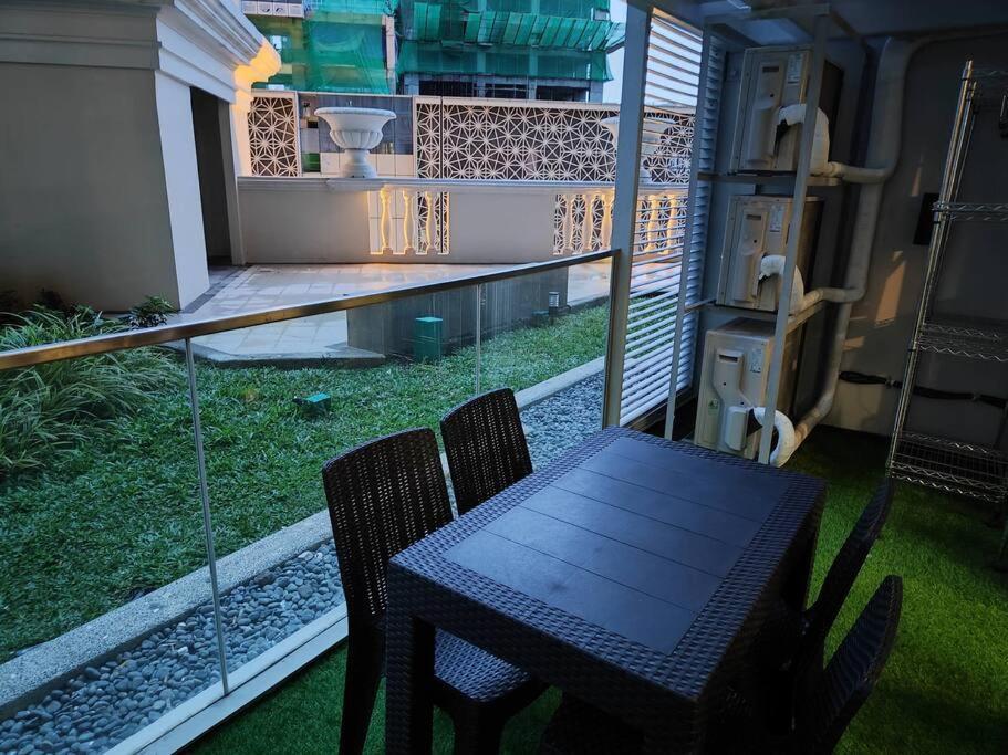 A2j Luxury 3br Near Uptown Mall Bgc Taguig *