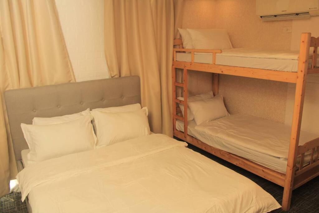 Apartment A2j Luxury 1br Balcony Near Venice Mall Bgc