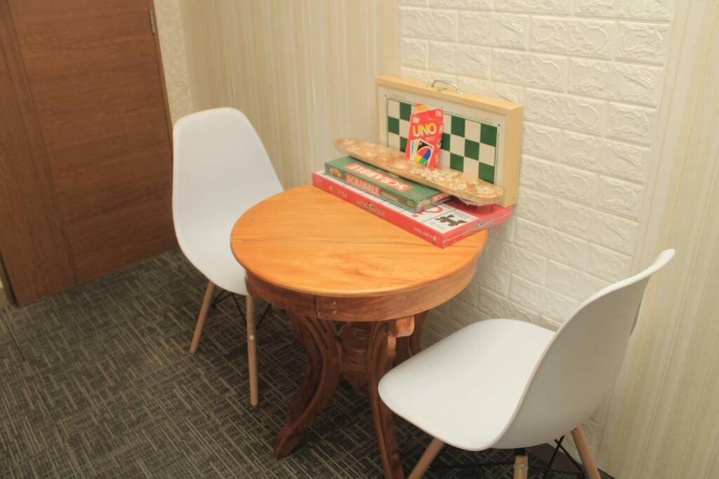 Apartment A2j Luxury 1br Balcony Near Venice Mall Bgc Manila