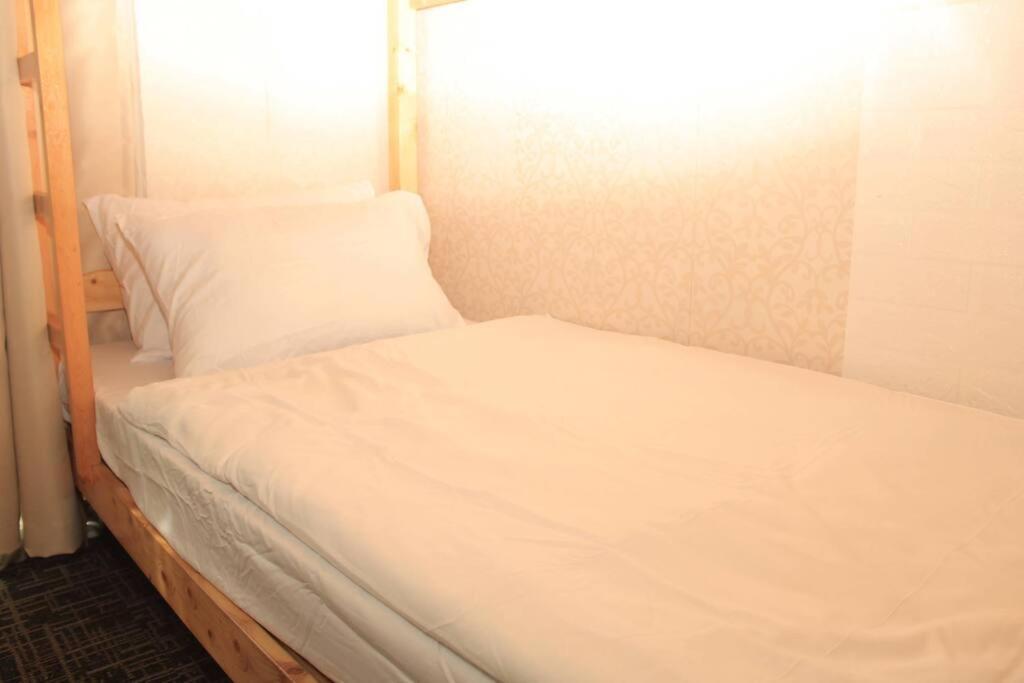 Apartment A2j Luxury 1br Balcony Near Venice Mall Bgc