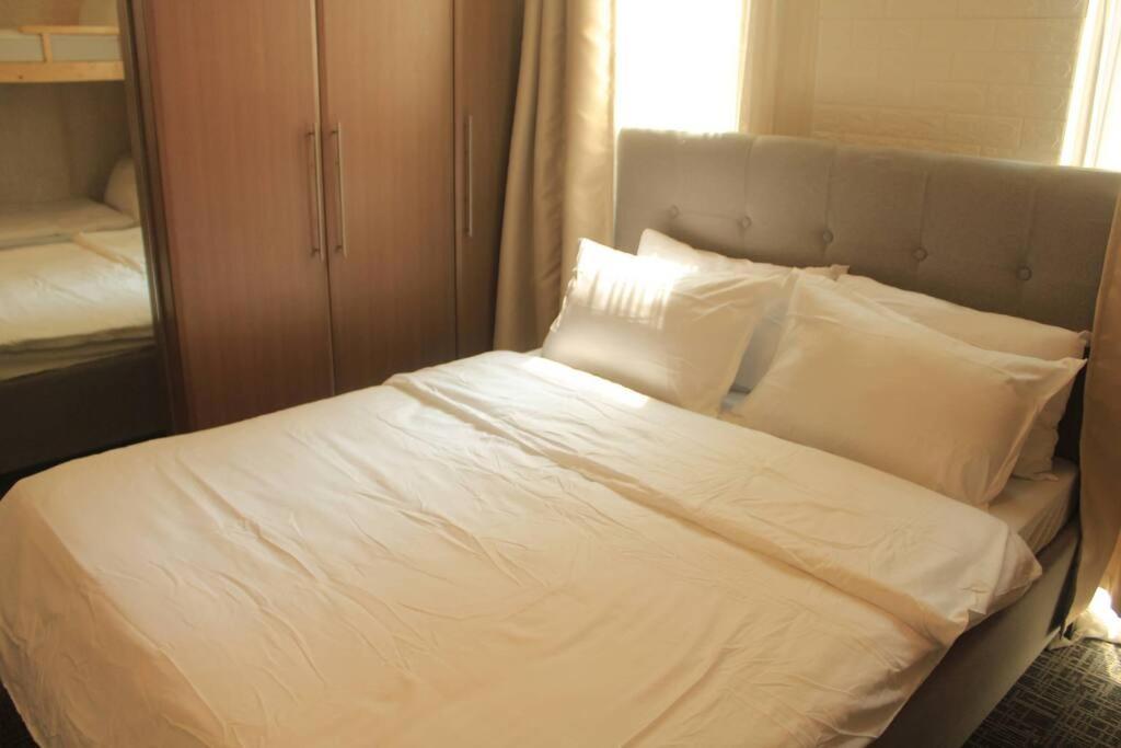 A2j Luxury 1br Balcony Near Venice Mall Bgc
