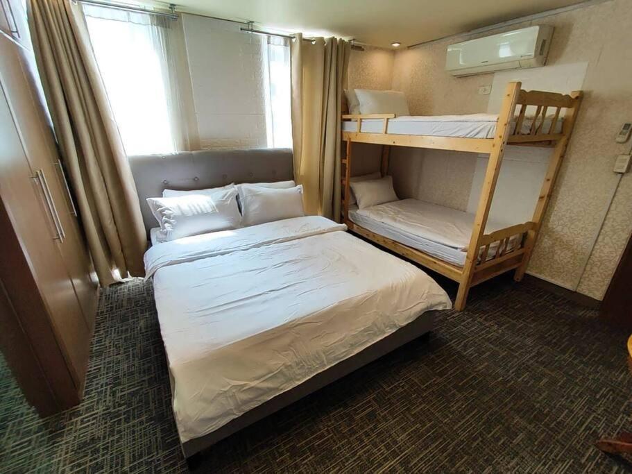 A2j Luxury 1br Balcony Near Venice Mall Bgc Apartment *
